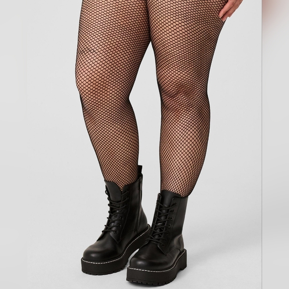 NEW Torrid Black Fishnet Tights Sz 00/0 0X NWT Halloween Plus Size Fishnets - Picture 2 of 6